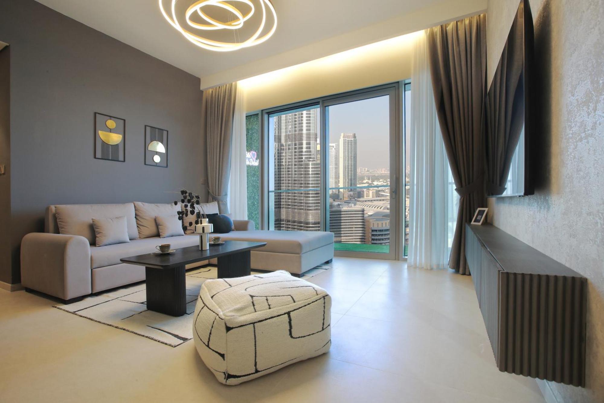 Full Burj Khalifa And Fountains Views