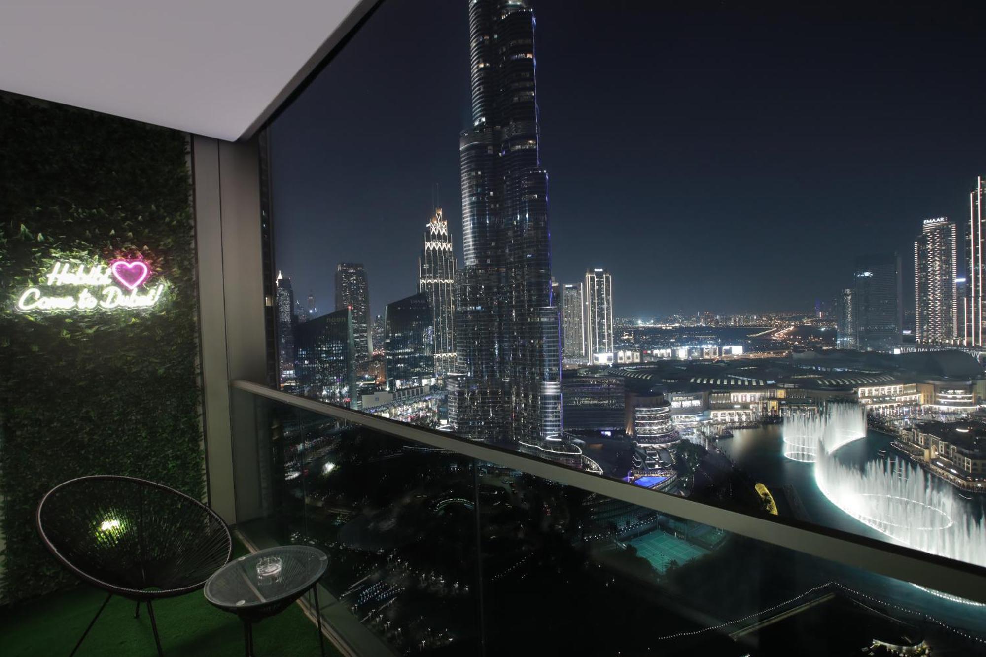 Full Burj Khalifa And Fountains Views Dubai