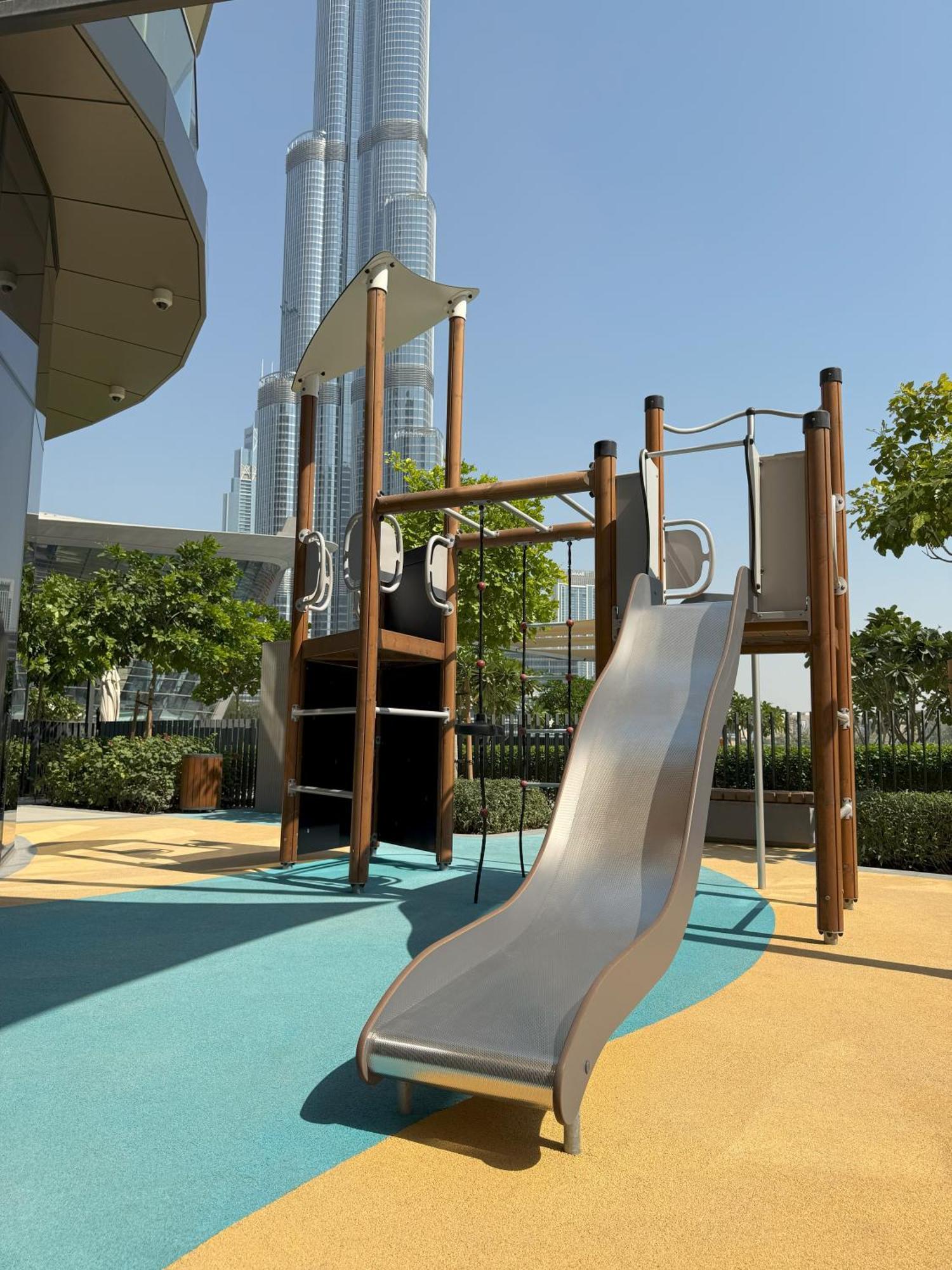 Full Burj Khalifa And Fountains Views