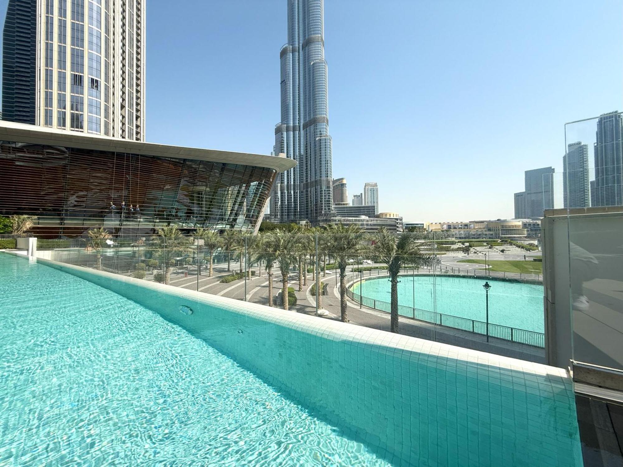 Full Burj Khalifa And Fountains Views